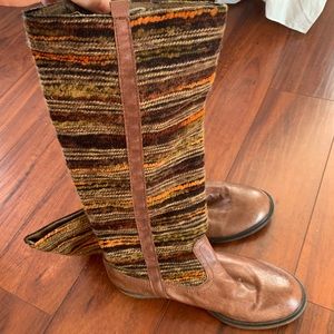 WOMEN’S BOOTS